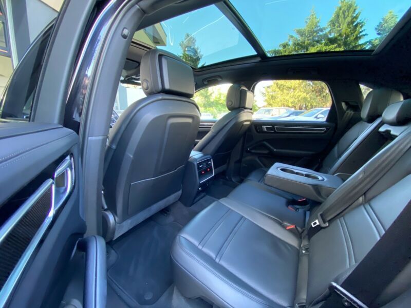 Porsche Cayenne • 2018 • 36,100 km 4