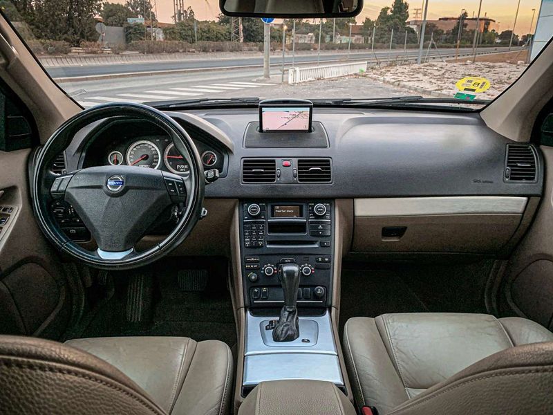 Volvo XC90 • 2013 • 190,000 km 10