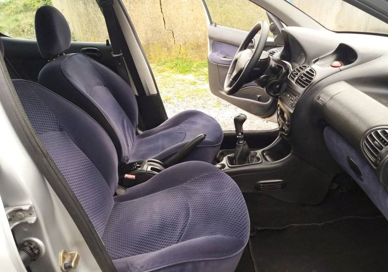 Peugeot 206 • 2005 • 299,999 km 3