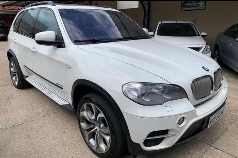 BMW X5 • 2011 • 86,000 km 1