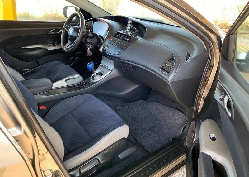 Honda Civic • 2008 • 179,999 km 5