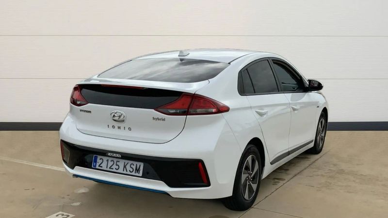 Hyundai Ioniq Hybrid • 2018 • 83,500 km 3
