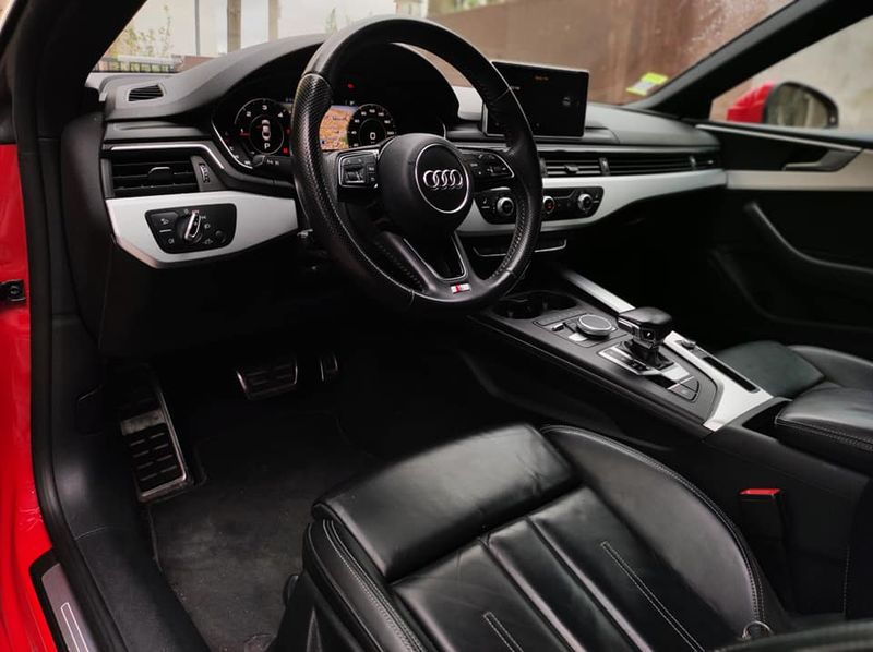 Audi A5 • 2017 • 90,000 km 4