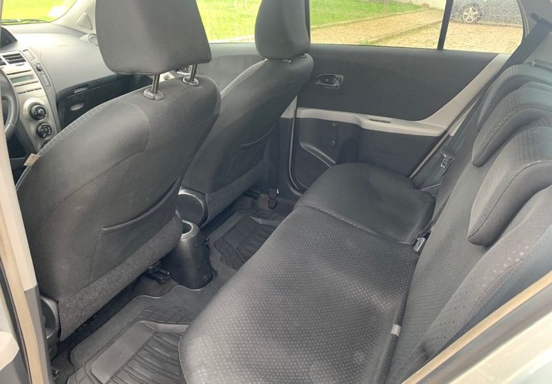 Toyota Yaris • 2010 • 196,000 km 8