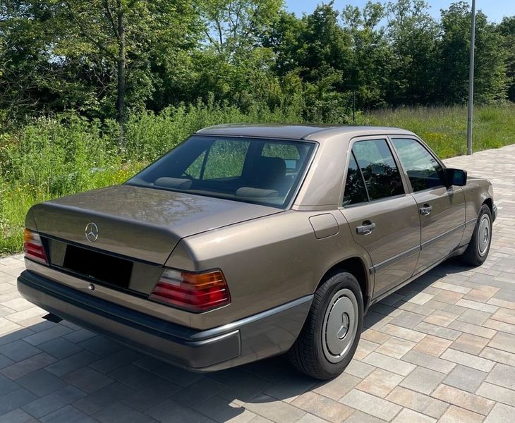 Mercedes-Benz 260 - 560 SE • 1989 • 214,700 km 13