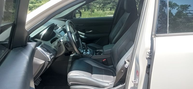 Jaguar E-PACE • 2018 • 64,200 km 15