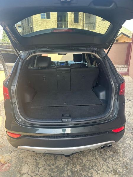 Hyundai Santa Fe • 2022 • 30,000 km 3