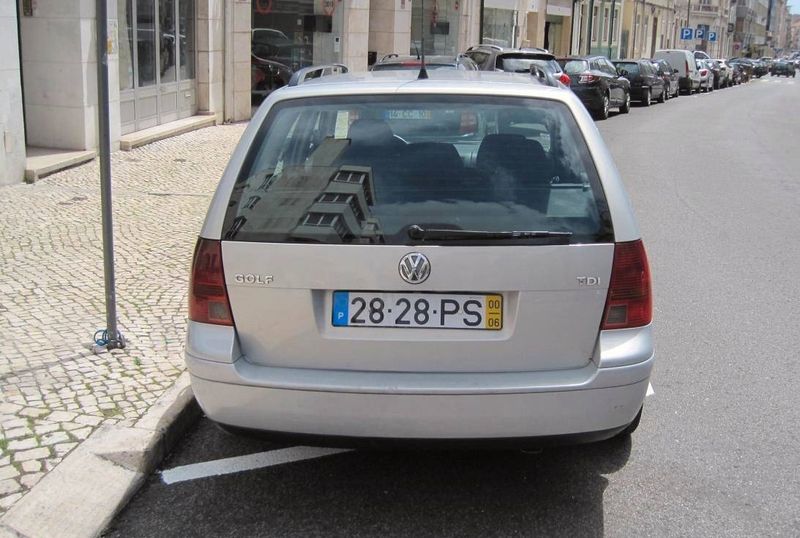 Volkswagen Golf • 2000 • 199,999 km 4