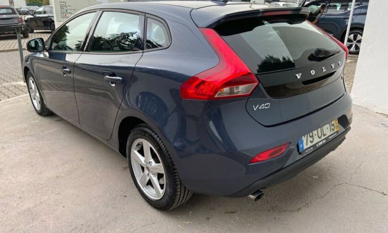 Volvo V40 • 2018 • 1,498 km 1