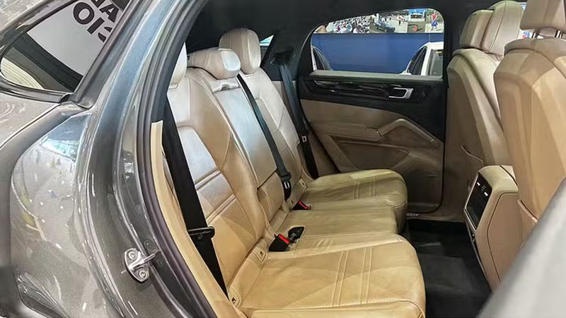 Porsche Cayenne • 2020 • 105,023 km 2