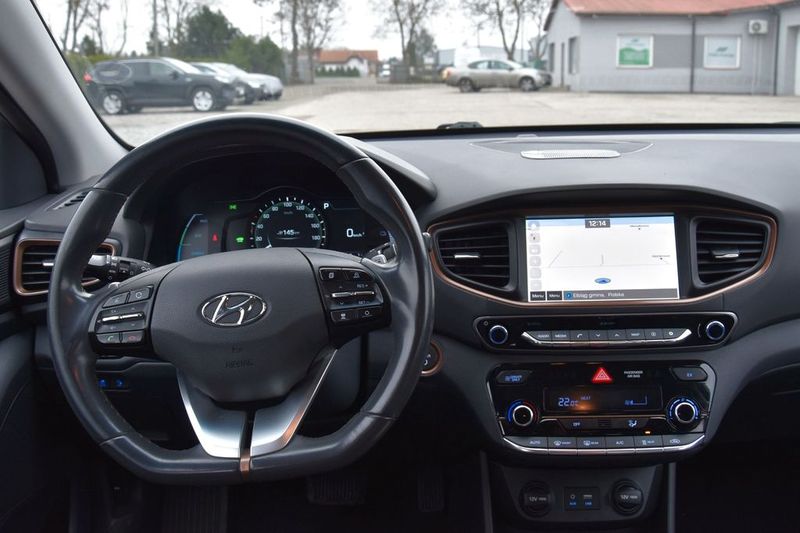 Hyundai Ioniq Electric • 2017 • 70,000 km 5