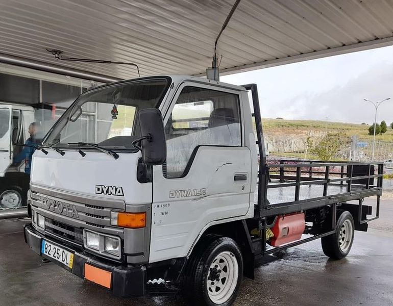 Toyota Dyna • 1999 • 98,000 km 4