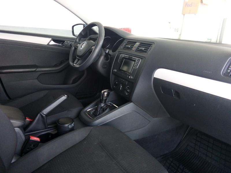 Volkswagen Jetta • 2017 • 63,000 km 5