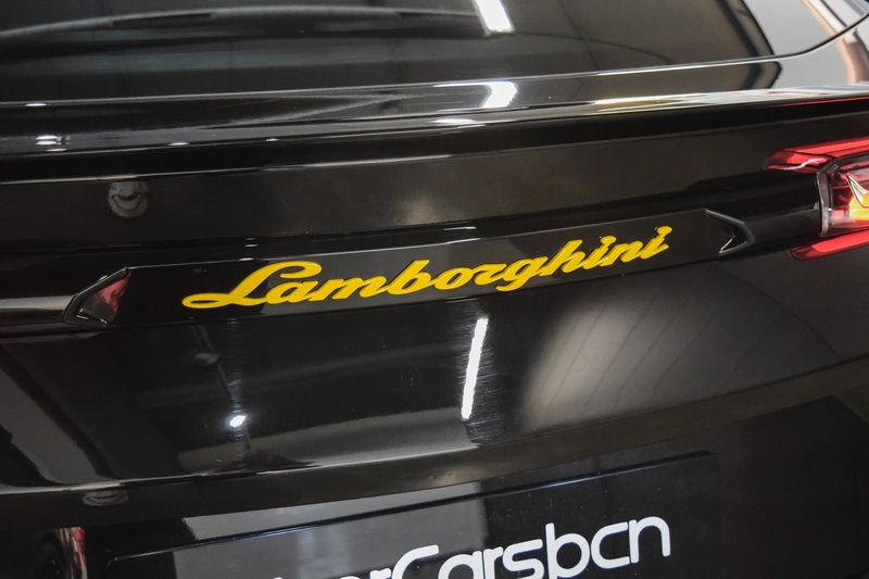 Lamborghini Urus • 2022 • 25,000 km 24