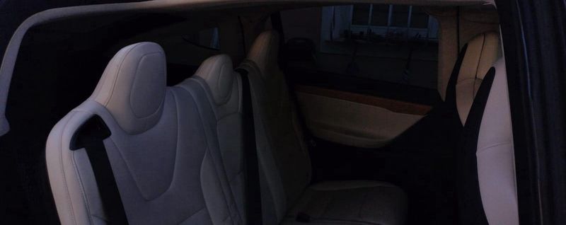 Tesla Model X • 2018 • 90,000 km 5