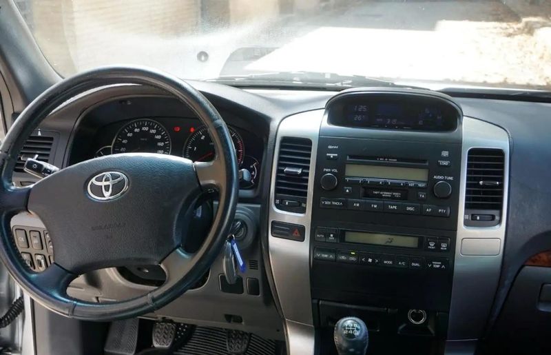 Toyota Land Cruiser • 2003 • 215,000 km 5