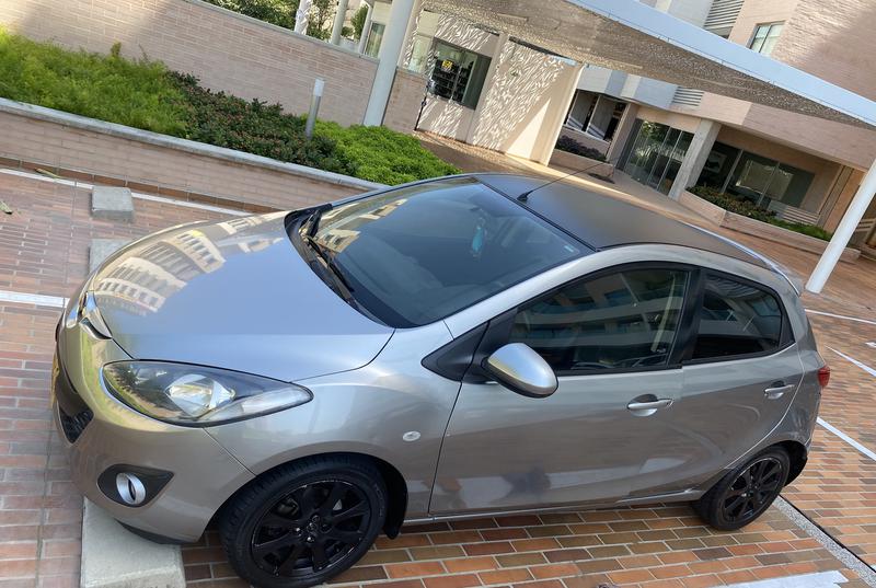 Mazda 2 • 2013 • 75,800 km 6