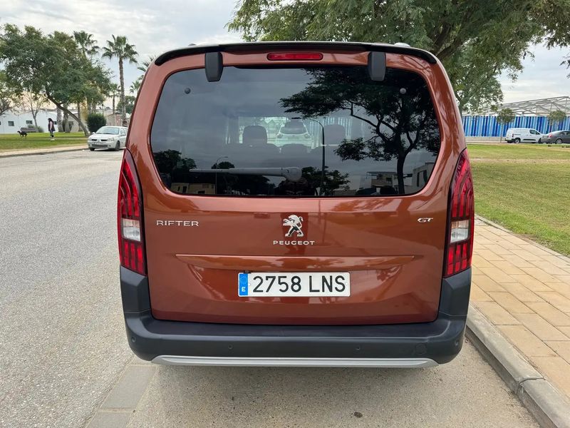 Peugeot 5008 • 2021 • 48,800 km 4