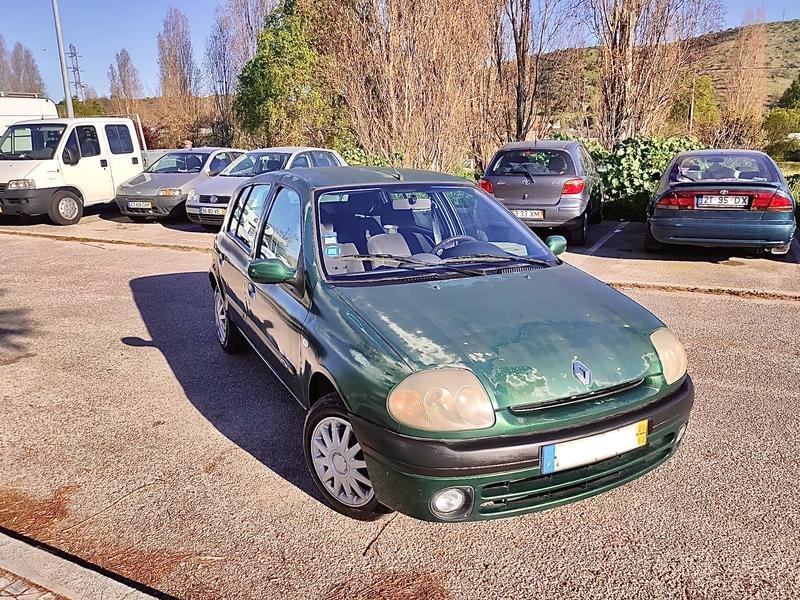 Renault Clio • 2000 • 166,644 km 2