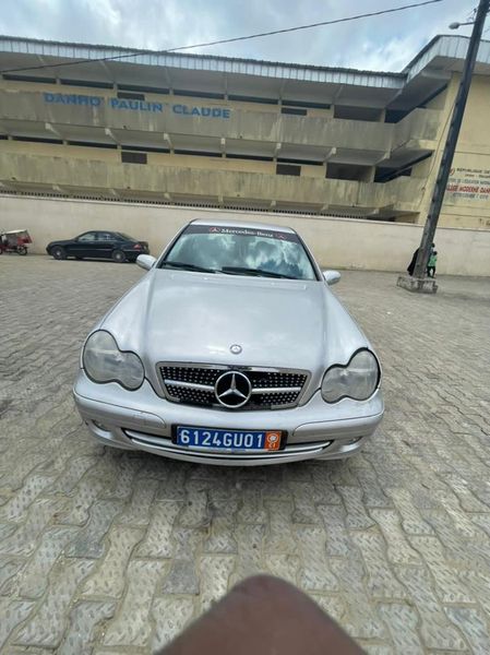 Mercedes-Benz C-Class • 2004 • 130,000 km 1