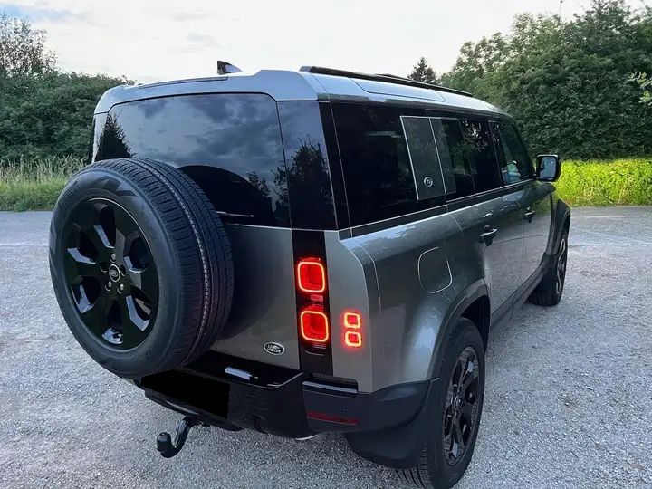 Land Rover Defender • 2022 • 7,000 km 2