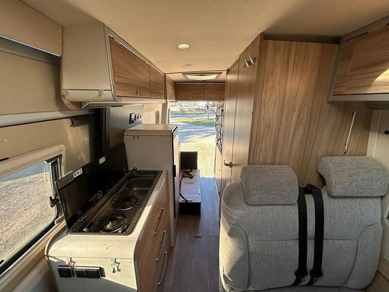 Mercedes-Benz 100 D • 2019 • 124,000 km 6