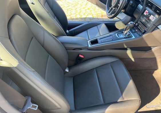 Porsche 911 Carrera • 2016 • 34,300 km 6