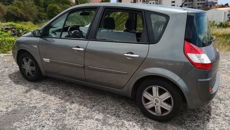 Renault Scénic • 2005 • 79,000 km 2