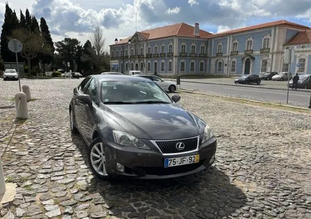 Lexus IS • 2010 • 141,000 km 1