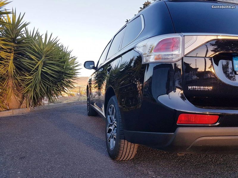 Mitsubishi Outlander • 2014 • 120,000 km 3