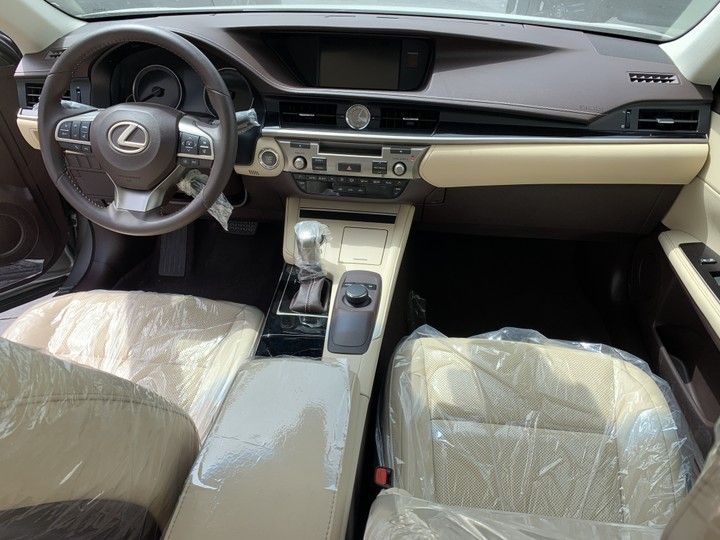 Lexus ES 350 • 2018 • 3 km 5