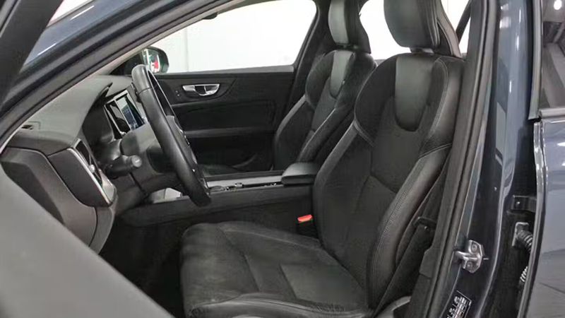 Volvo V60 Cross Country • 2020 • 61,601 km 6