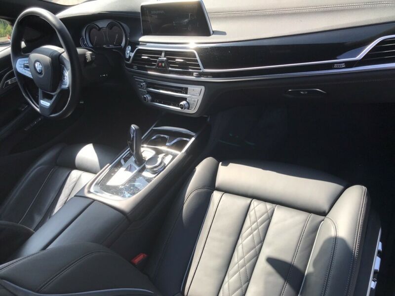BMW 7 • 2016 • 80,786 km 7