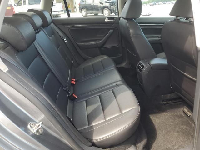 Volkswagen Jetta SportWagen • 2010 • 10,000 mi 9