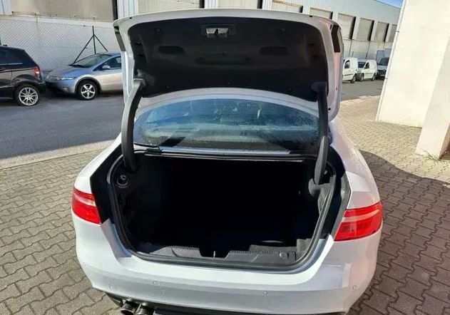 Jaguar XE • 2017 • 140,500 km 2