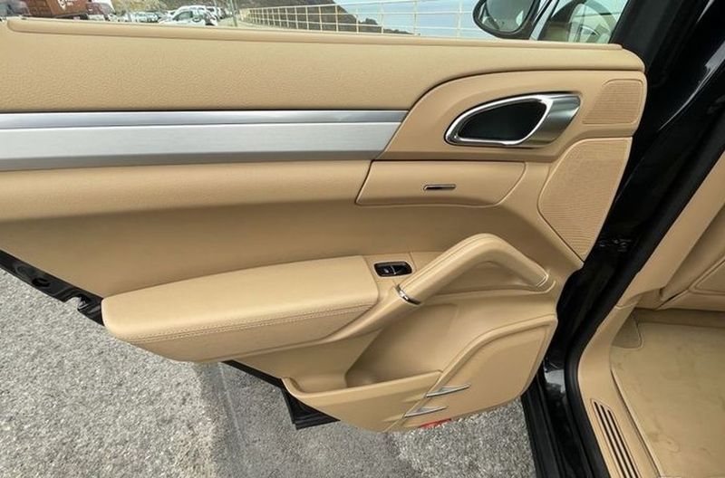 Porsche Cayenne • 2014 • 102,000 km 5