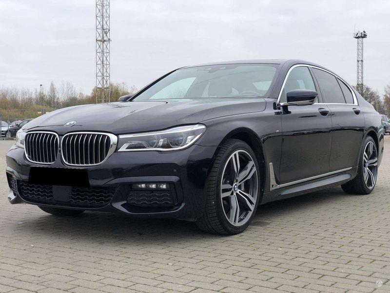 BMW 7 • 2016 • 110,000 km 4