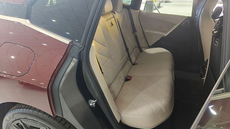 BMW i3 • 2023 • 20,270 km 5