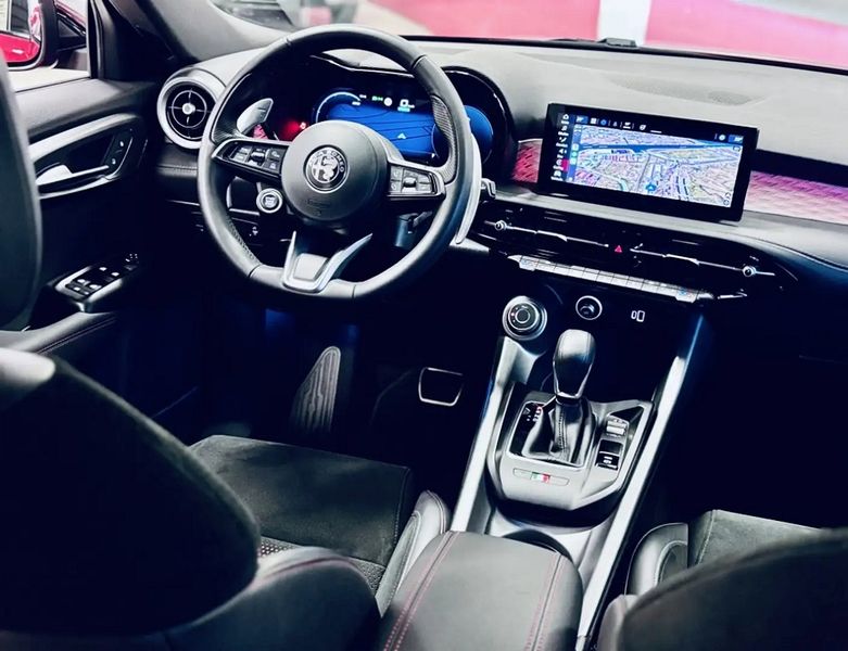 Alfa Romeo Giulia • 2022 • 75,000 km 10