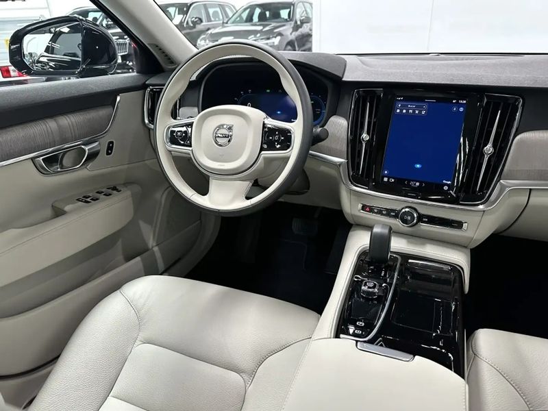 Volvo S90 • 2023 • 22,000 km 7