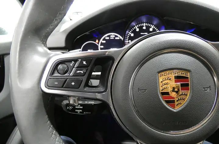 Porsche Cayenne • 2018 • 65,000 km 2
