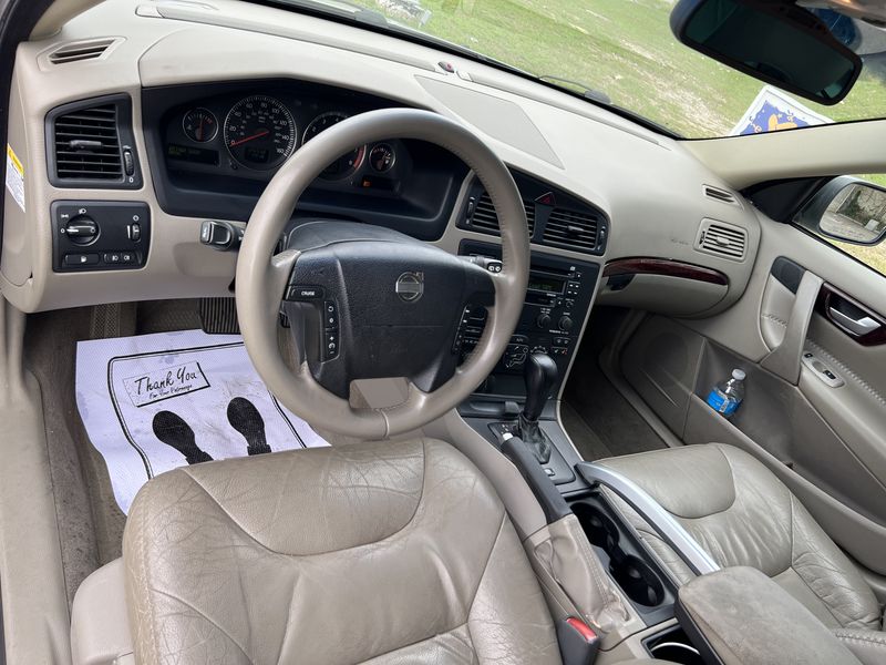 Volvo S60 • 2004 • 134,000 mi 3