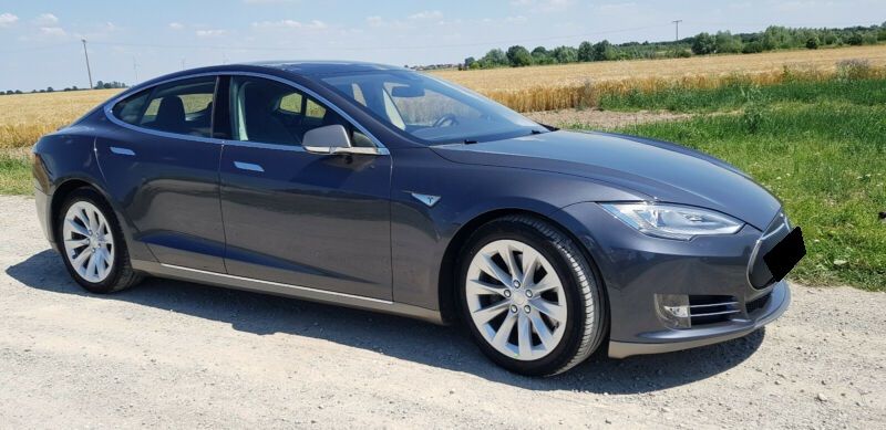 Tesla Model S • 2015 • 168,000 km 8
