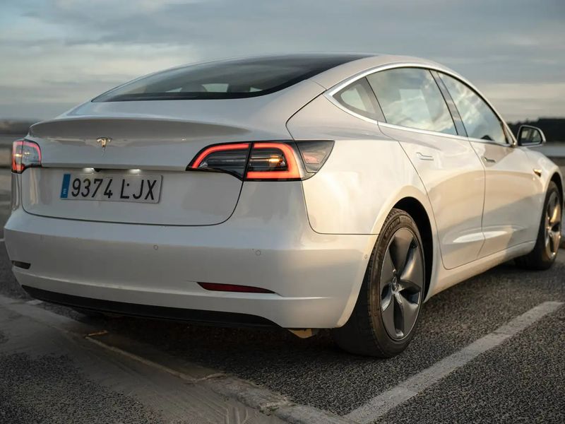 Tesla Model 3 • 2020 • 82,101 km 2