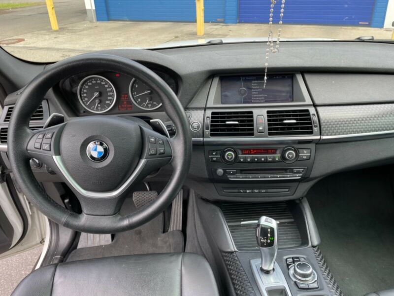 BMW X6 • 2013 • 121,700 km 11
