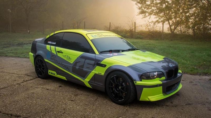 BMW M3 • 2004 • 1 km 2