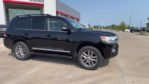 Toyota Land Cruiser • 2020 • 12,087 km 3