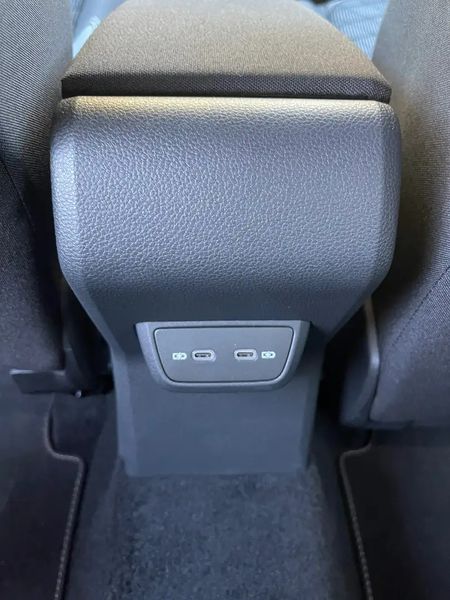 Volkswagen Polo • 2024 • 37,850 km 11