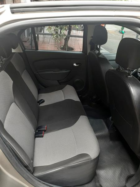 Renault Logan • 2017 • 106,155 km 1
