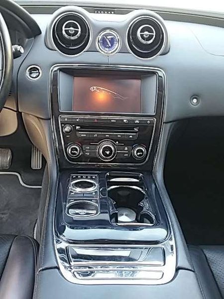 Jaguar XJ • 2010 • 225,000 km 8